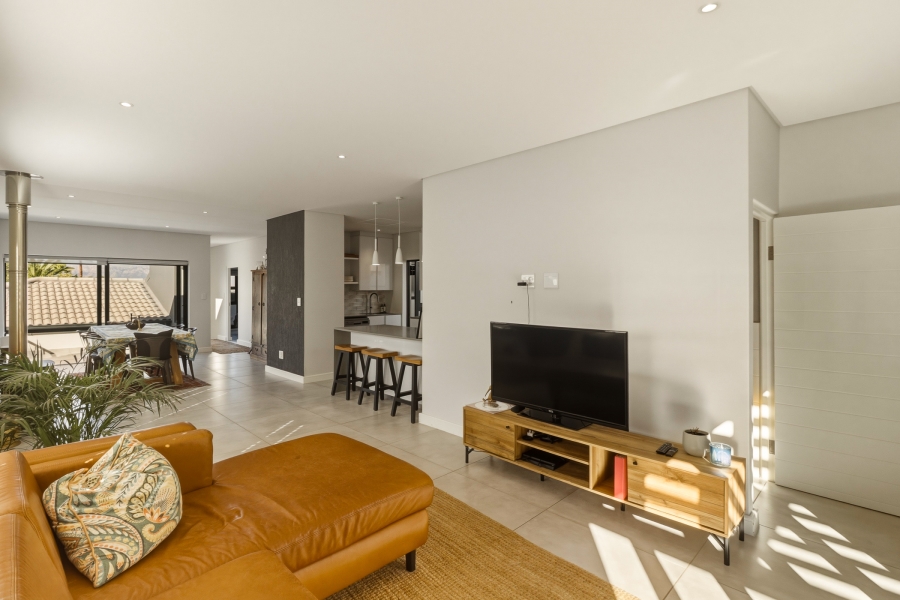 4 Bedroom Property for Sale in Somerset Ridge Western Cape